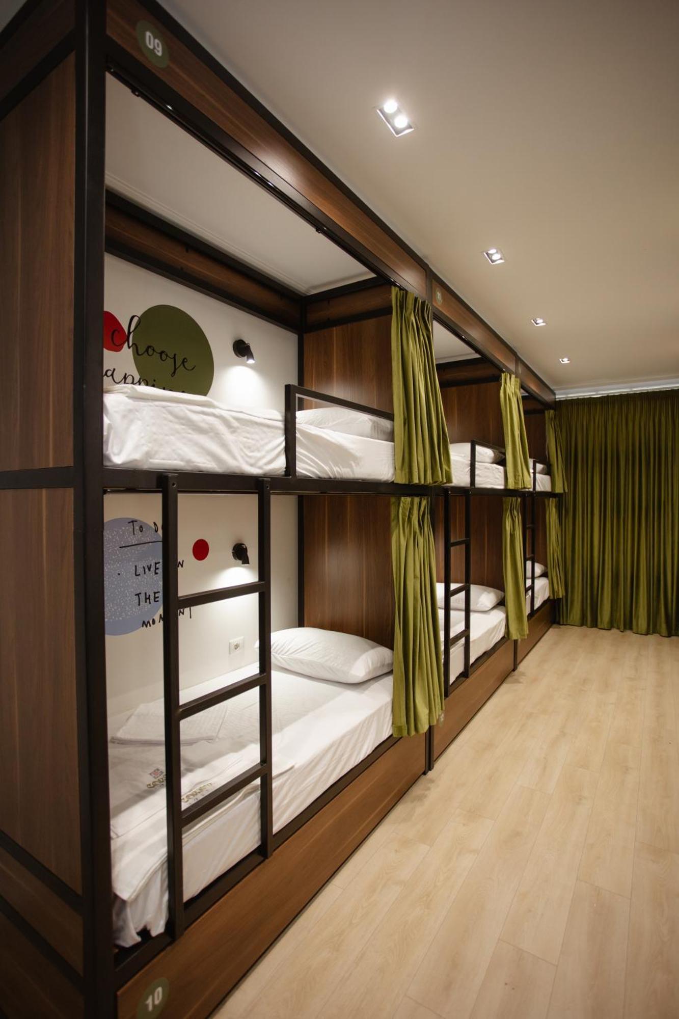 Corner Hostel Шкодер Экстерьер фото