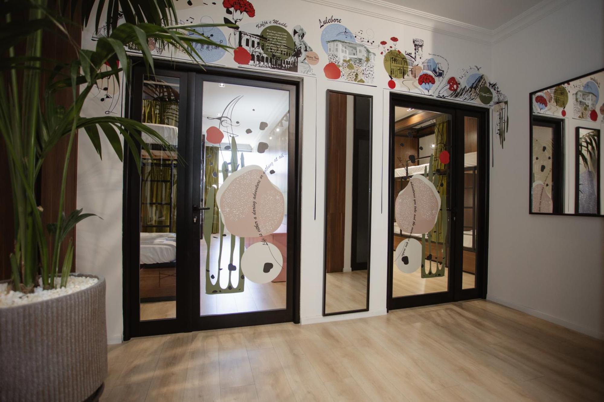 Corner Hostel Шкодер Экстерьер фото